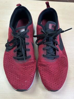 Nike Men's Red and Black Athletic Sneakers